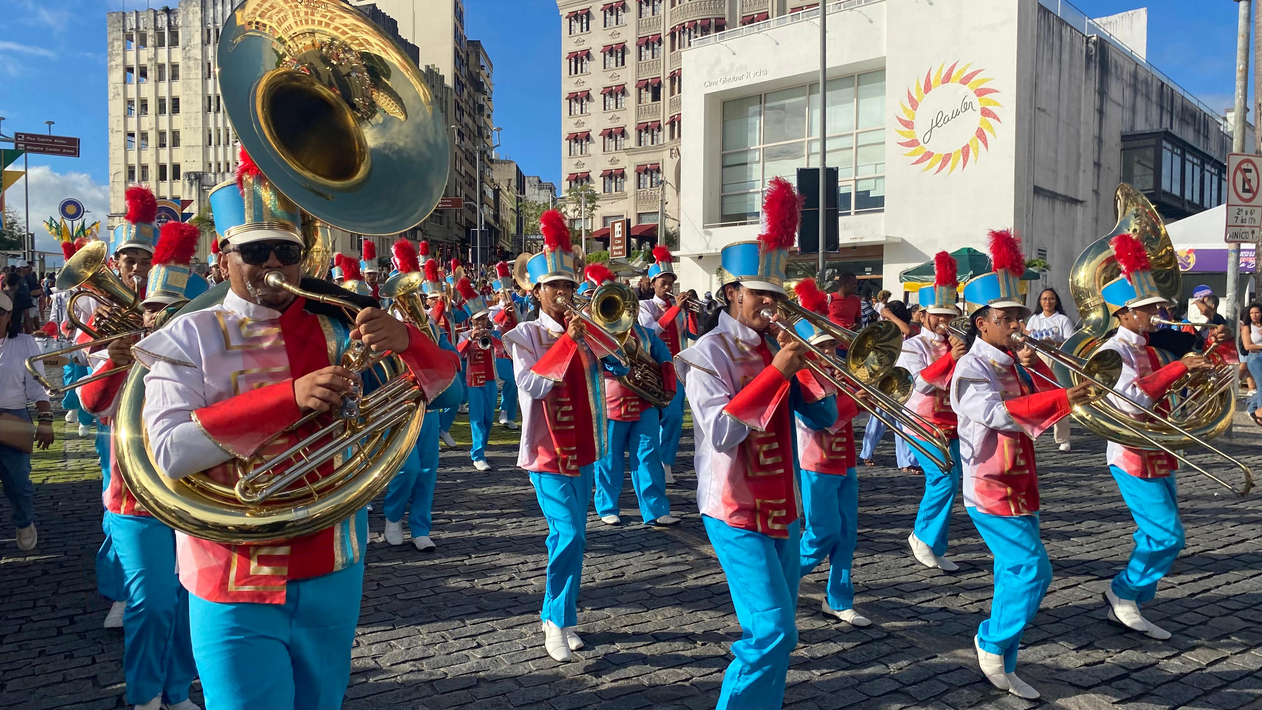 2 de Julho: fanfarras escolares transformam vida de estudantes da rede ...